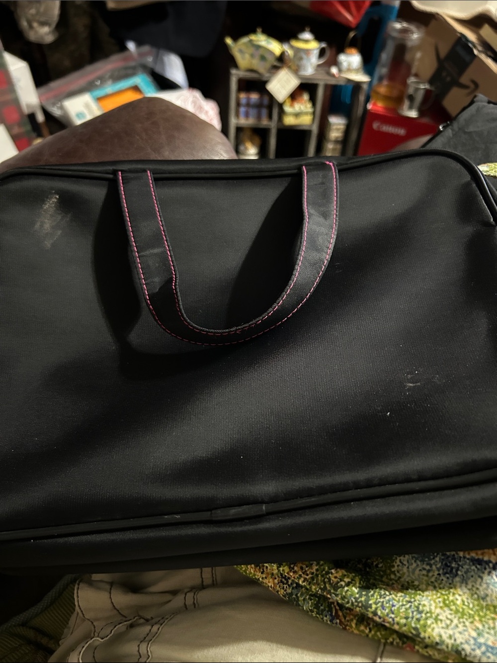 Men's Black Travel toiletry Bag with Red Stitching. EUC